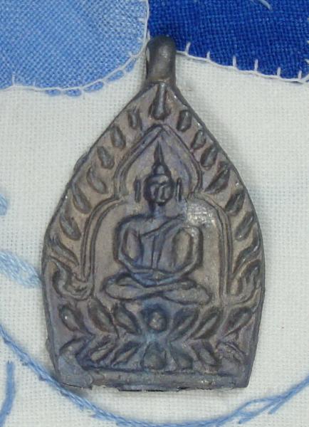 เหรียญเจ้าสัวรุ่นแรก หลวงพ่อพร วัดบางแก้ว  ไตรมาส ปี 2555 เนื้อแร่ศักดิ์สิทธิ์ (ลานโพธิ์) ตอกโค๊ต