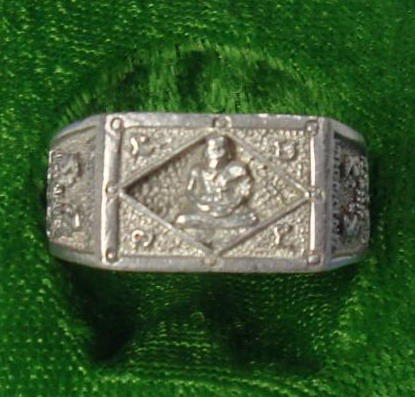 แหวนเสริมบารมี รุ่นแรก หลวงพ่อยิด วัดหนองจอก ปี 2538 เนื้อเงิน  มีโค๊ต ขนาดวงใน 1.8 cm.