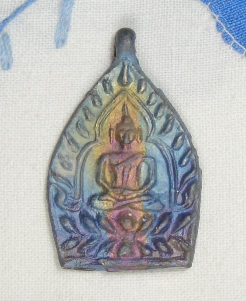 เหรียญเจ้าสัวรุ่นแรก หลวงพ่อพร วัดบางแก้ว  ไตรมาส ปี 2555 เนื้อแร่ศักดิ์สิทธิ์ (ลานโพธิ์) สีรุ้ง ตอกโค๊ต